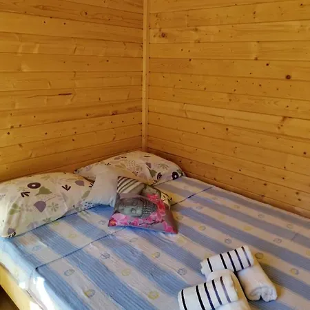 Robinson Accommodate & Camping Places Maslina Gdinj