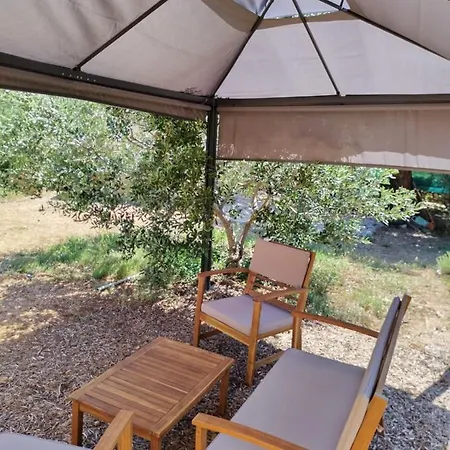 Robinson Accommodate & Camping Places Maslina * Gdinj