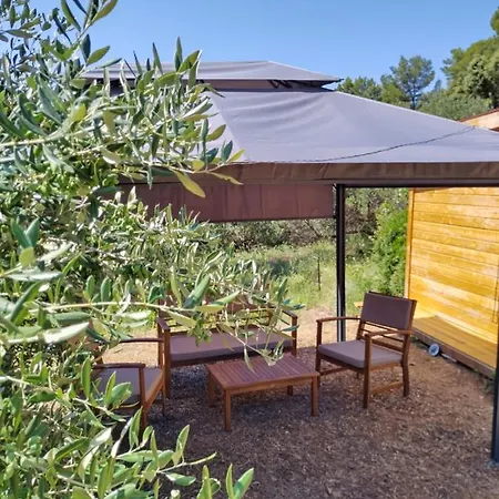 Robinson Accommodate & Camping Places Maslina Kamp alanı