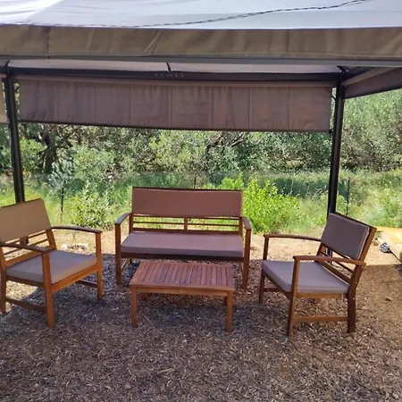 Kamp alanı Robinson Accommodate & Camping Places Maslina Gdinj