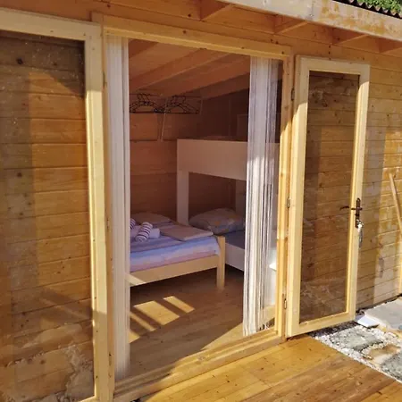 Kamp alanı Robinson Accommodate & Camping Places Maslina