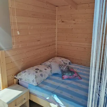 Robinson Accommodate & Camping Places Maslina * Gdinj